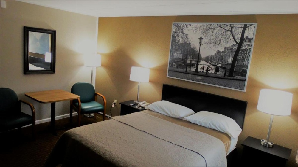 Queen Room - Non-Smoking